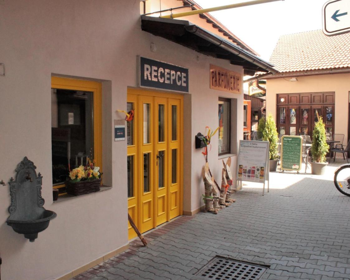 Hotel Pansky Dum Zamberk Bagian luar foto