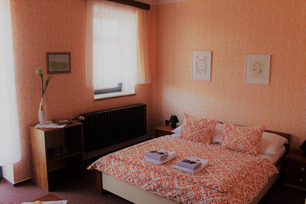 Hotel Pansky Dum Zamberk Bagian luar foto
